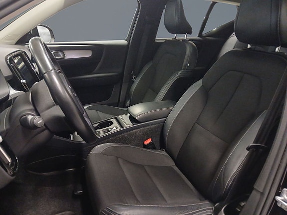 Volvo XC40 6 of 14