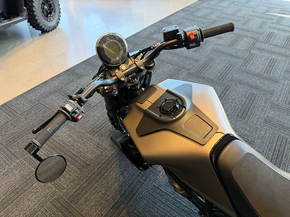Husqvarna 701 Svartpilen Style 0% ränta 38mån 7 of 7