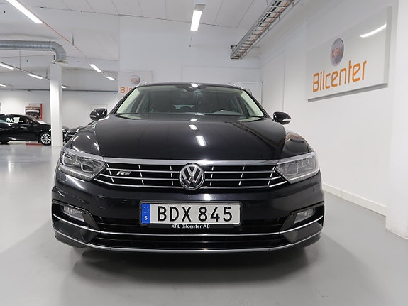 Volkswagen Passat 10 of 30