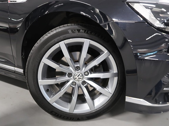 Volkswagen Passat 12 of 30