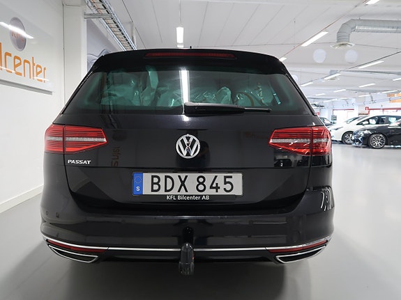 Volkswagen Passat 7 of 30