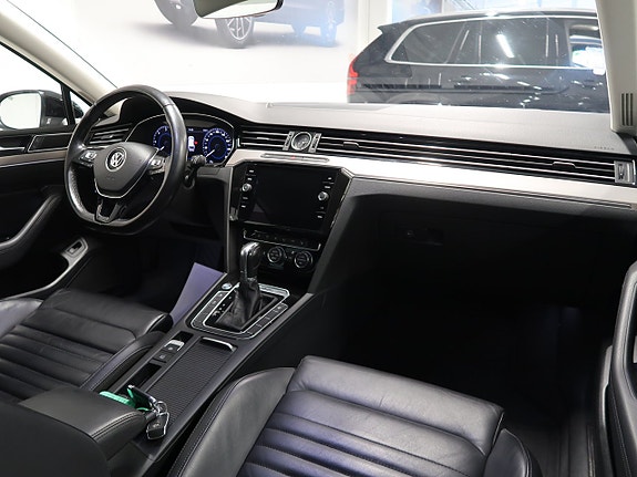 Volkswagen Passat 21 of 30