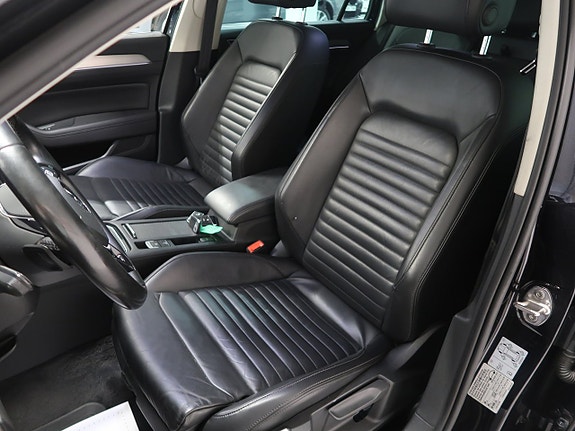 Volkswagen Passat 19 of 30