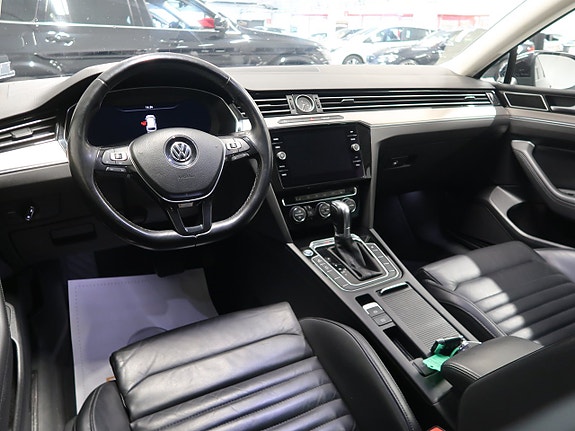 Volkswagen Passat 18 of 30