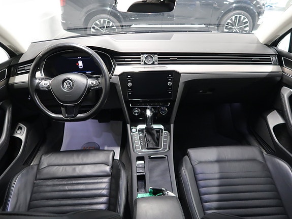 Volkswagen Passat 23 of 30