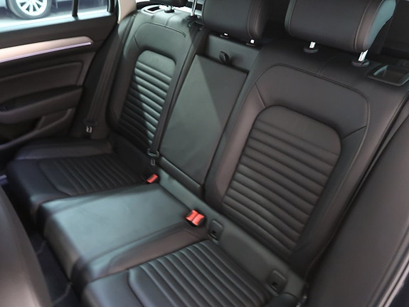 Volkswagen Passat 24 of 30