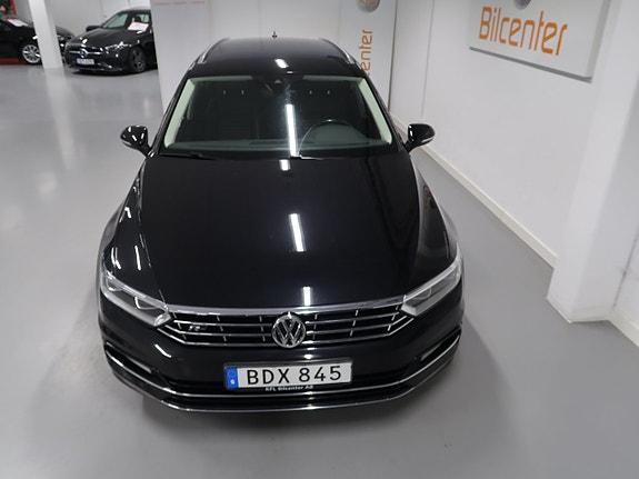 Volkswagen Passat 11 of 30