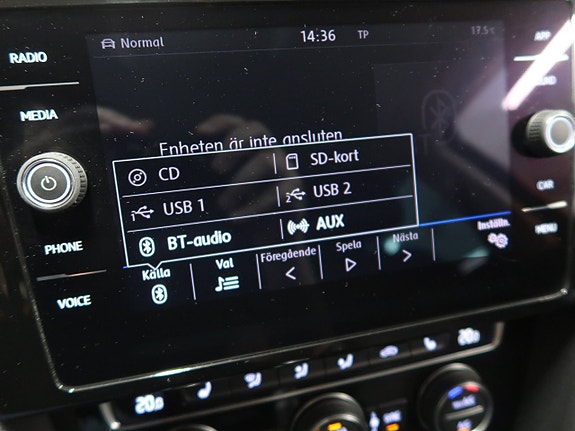 Volkswagen Passat 27 of 30