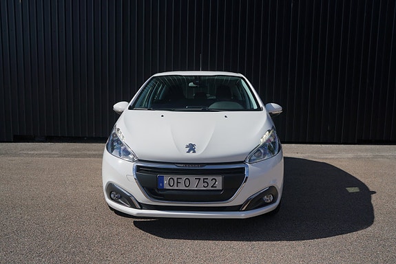 Peugeot 208 3 of 14