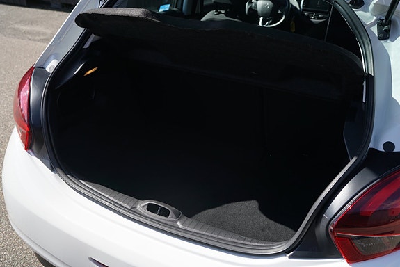 Peugeot 208 14 of 14