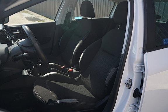 Peugeot 208 7 of 14