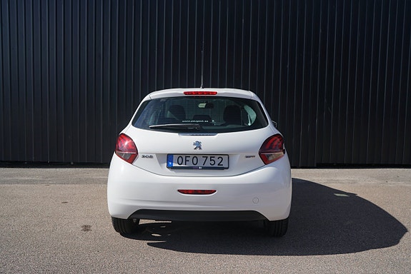 Peugeot 208 4 of 14
