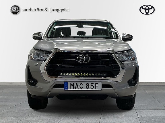 Toyota HiLux 2 of 11