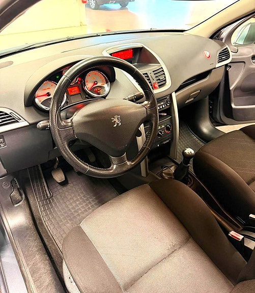 Peugeot 207 10 of 15