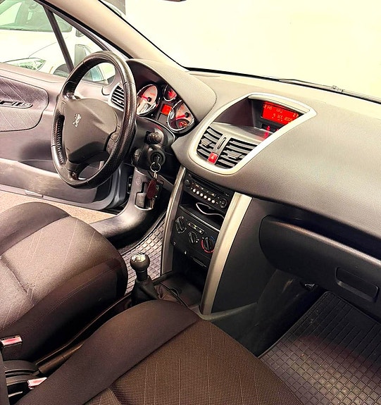 Peugeot 207 15 of 15
