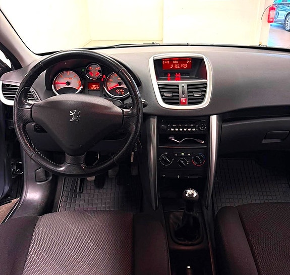 Peugeot 207 11 of 15