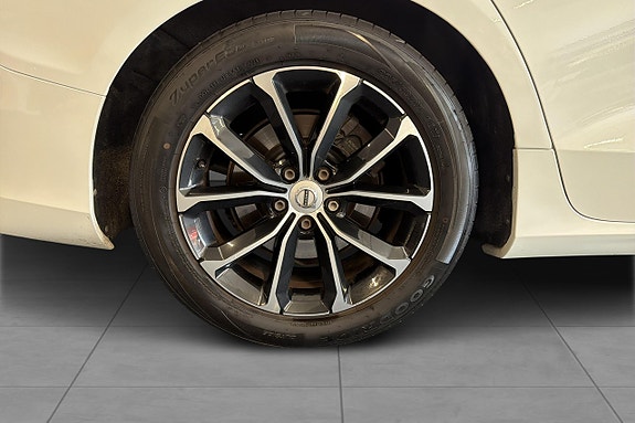 Volvo V60 8 of 27