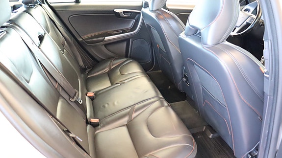 Volvo V60 11 of 17