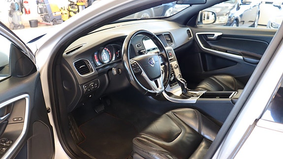 Volvo V60 8 of 17