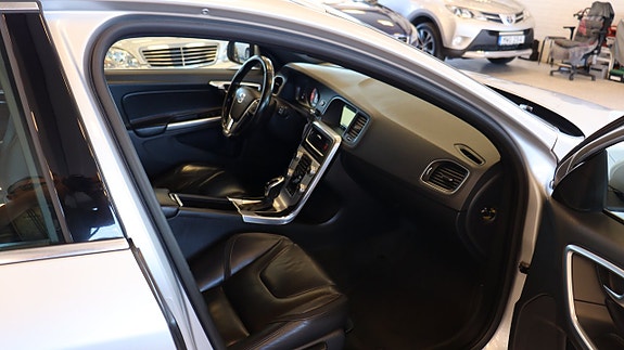 Volvo V60 10 of 17