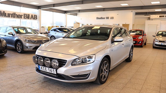Volvo V60 2 of 17