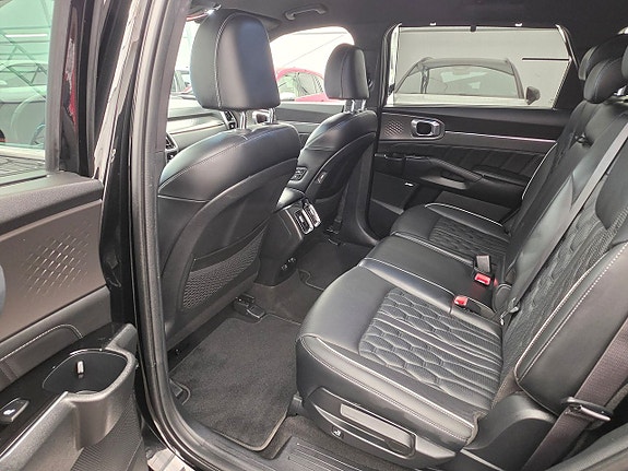 Kia Sorento 16 of 30