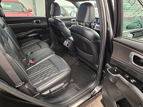 Kia Sorento 13 of 30
