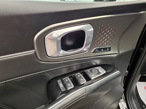 Kia Sorento 18 of 30