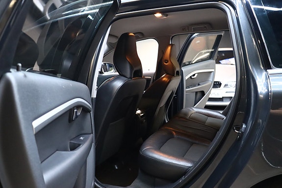 Volvo V70 10 of 25