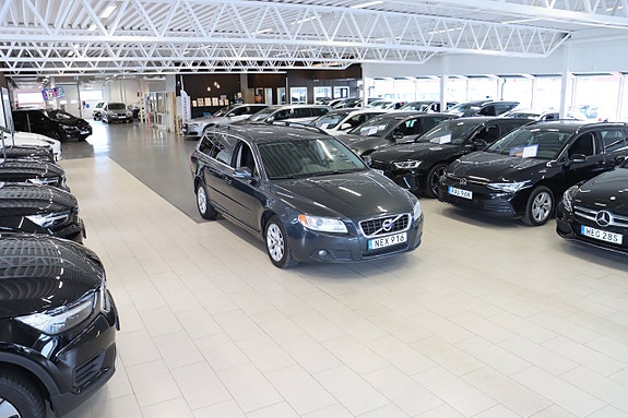 Volvo V70 3 of 25