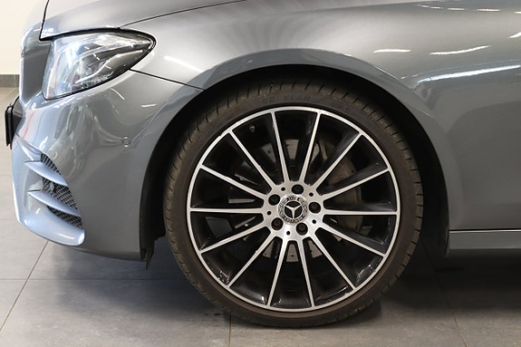 Mercedes-Benz E220 9 of 25