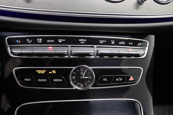 Mercedes-Benz E220 17 of 25