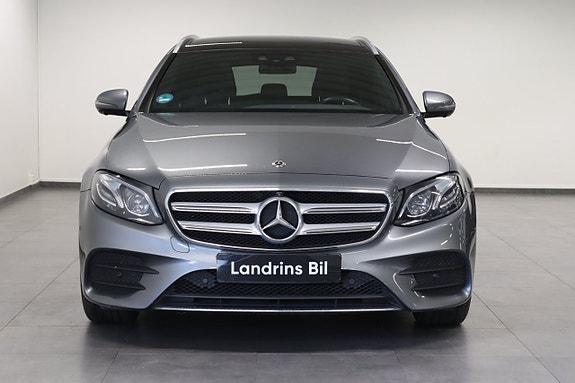 Mercedes-Benz E220 2 of 25