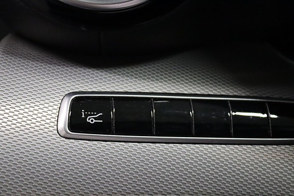 Mercedes-Benz E220 20 of 25