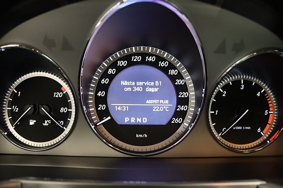 Mercedes-Benz GLK250 12 of 15