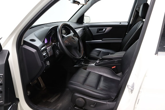 Mercedes-Benz GLK250 9 of 15