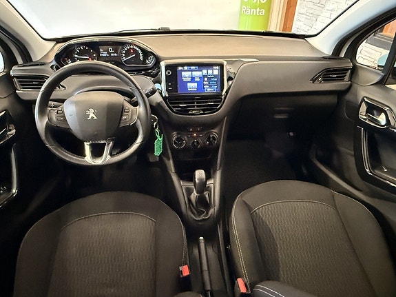 Peugeot 208 14 of 19