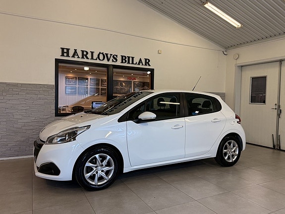Peugeot 208 3 of 19