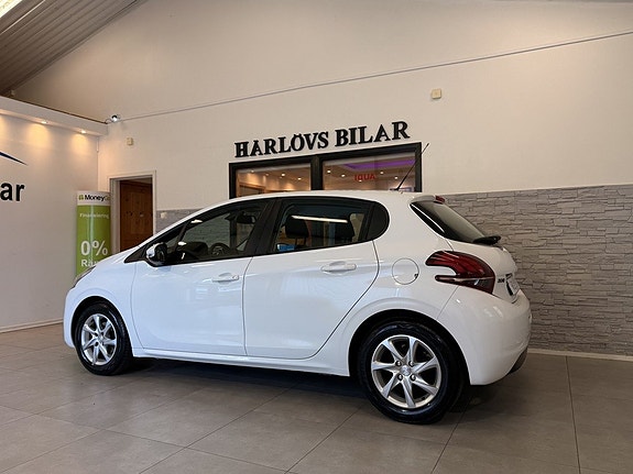 Peugeot 208 5 of 19