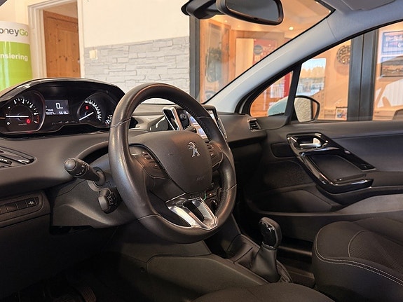 Peugeot 208 12 of 19