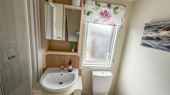 ABI New Hampton inkl plats 107 på populära Siviks Camping - Begagnad villavagn 20 of 21