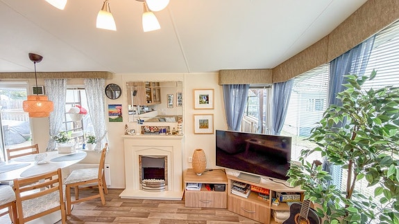 ABI New Hampton inkl plats 107 på populära Siviks Camping - Begagnad villavagn 5 of 21