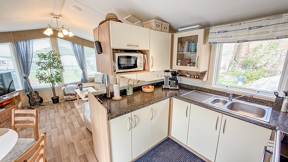 ABI New Hampton inkl plats 107 på populära Siviks Camping - Begagnad villavagn 9 of 21