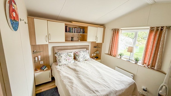 ABI New Hampton inkl plats 107 på populära Siviks Camping - Begagnad villavagn 10 of 21