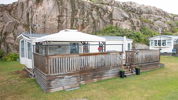 ABI New Hampton inkl plats 107 på populära Siviks Camping - Begagnad villavagn 15 of 21