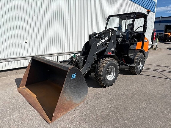 Doosan DL60 2 of 12