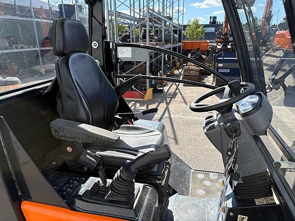 Doosan DL60 9 of 12