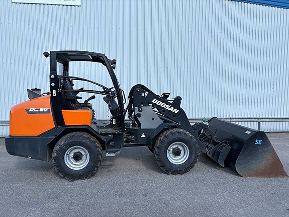 Doosan DL60 6 of 12