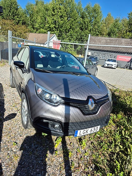 Renault Captur 5 of 9