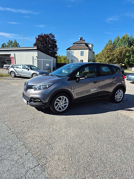 Renault Captur 3 of 9